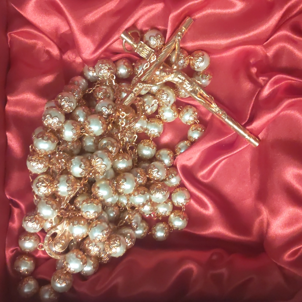 Intricate Bridal Lasso rose gold with white pearls.